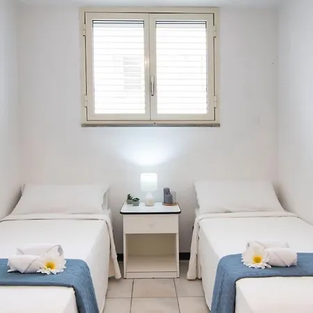 Torregrandeapt.1-con Terrazzo A Pochi Metri Dal Mare - Free Wi-fi Διαμέρισμα *